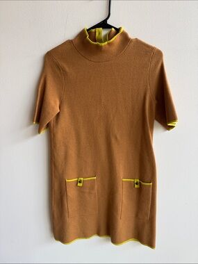Brown Short-Sleeve Knit Dress with Yellow Trim